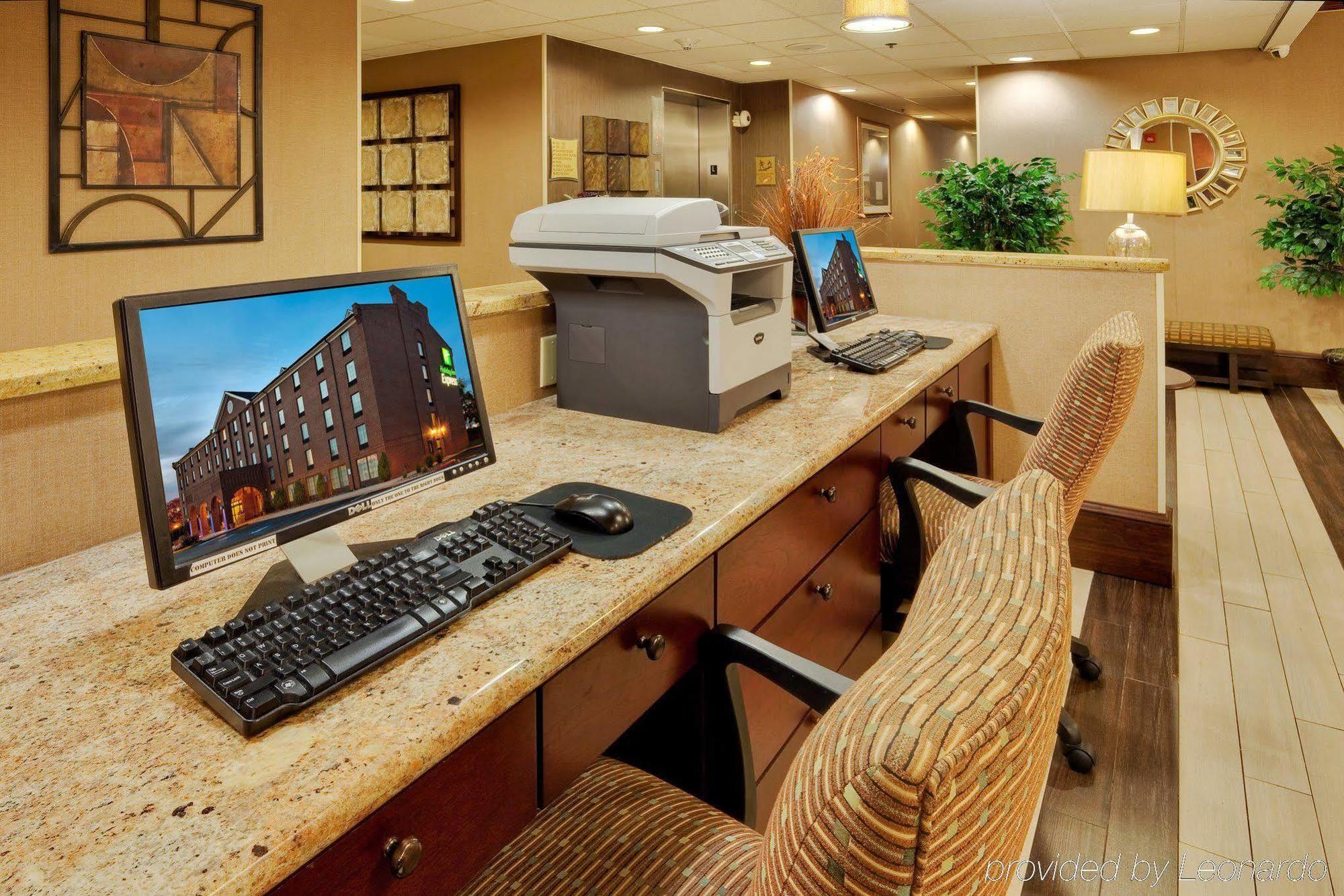 Holiday Inn Express Harrisburg East, An Ihg Hotel Екстер'єр фото